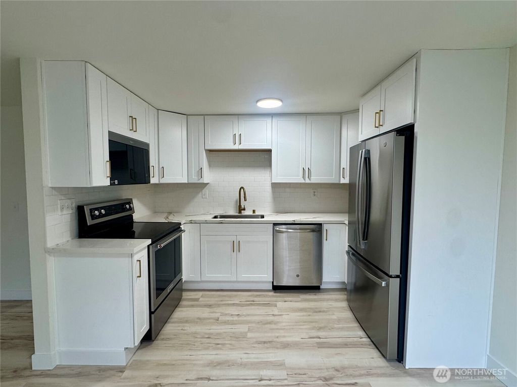 Photo of 220 SW Clark Street #B-201, Issaquah, WA 98027 (MLS # 2474969)