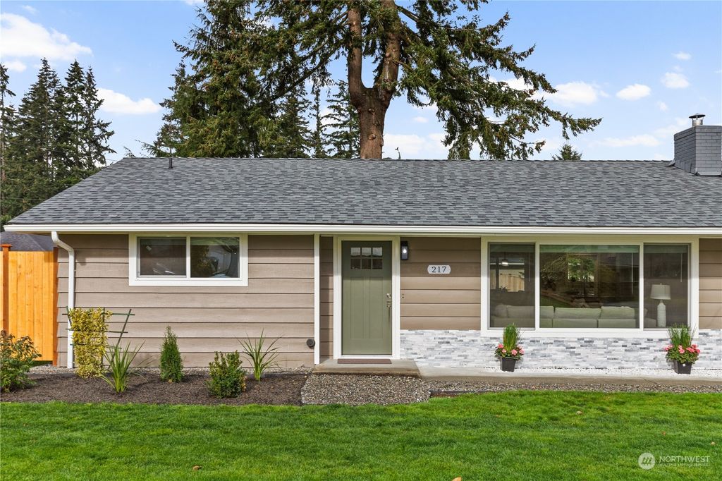 Photo of 217 78th Place SW, Everett, WA 98203 (MLS # 2307162)