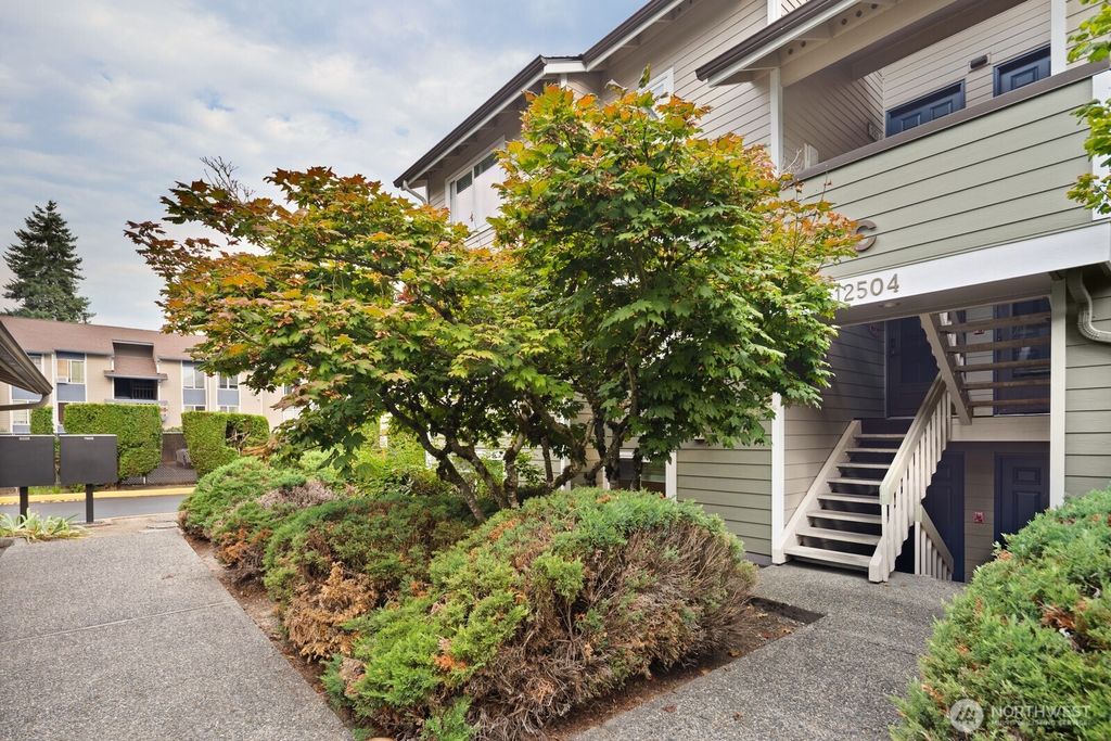 Photo of 12504 NE 142nd Lane #C101, Kirkland, WA 98034 (MLS # 2426625)