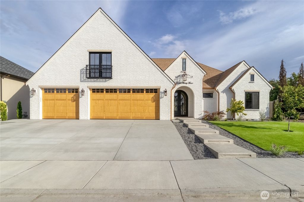 Photo of 1233 Doc Bar Place, Walla Walla, WA 99362 (MLS # 2436619)