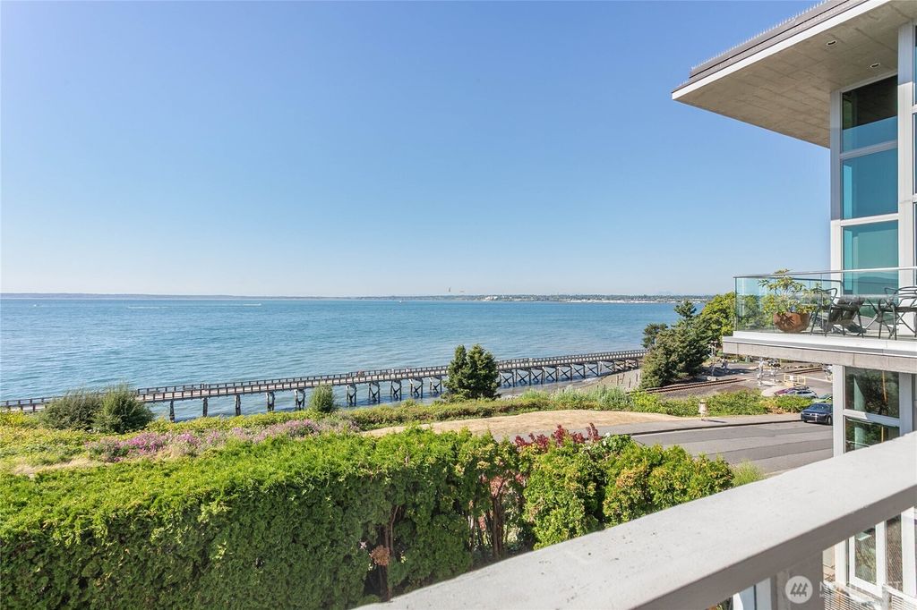 Photo of 510 S State Street #2, Bellingham, WA 98225 (MLS # 2478566)