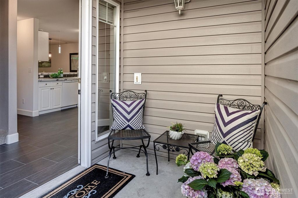 Photo of 15414 35th Avenue W #6, Lynnwood, WA 98087 (MLS # 2362197)