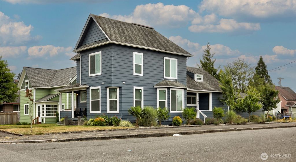 Photo of 802 Eklund Avenue, Hoquiam, WA 98550 (MLS # 2520861)