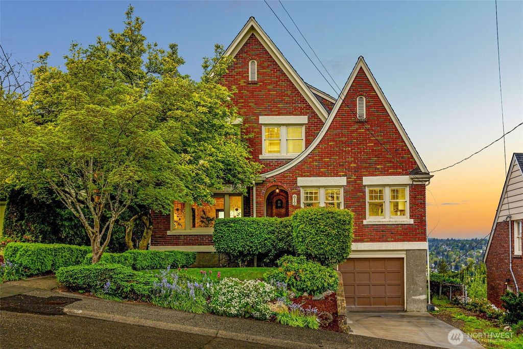 Photo of 812 W Barrett Street, Seattle, WA 98119 (MLS # 2367108)