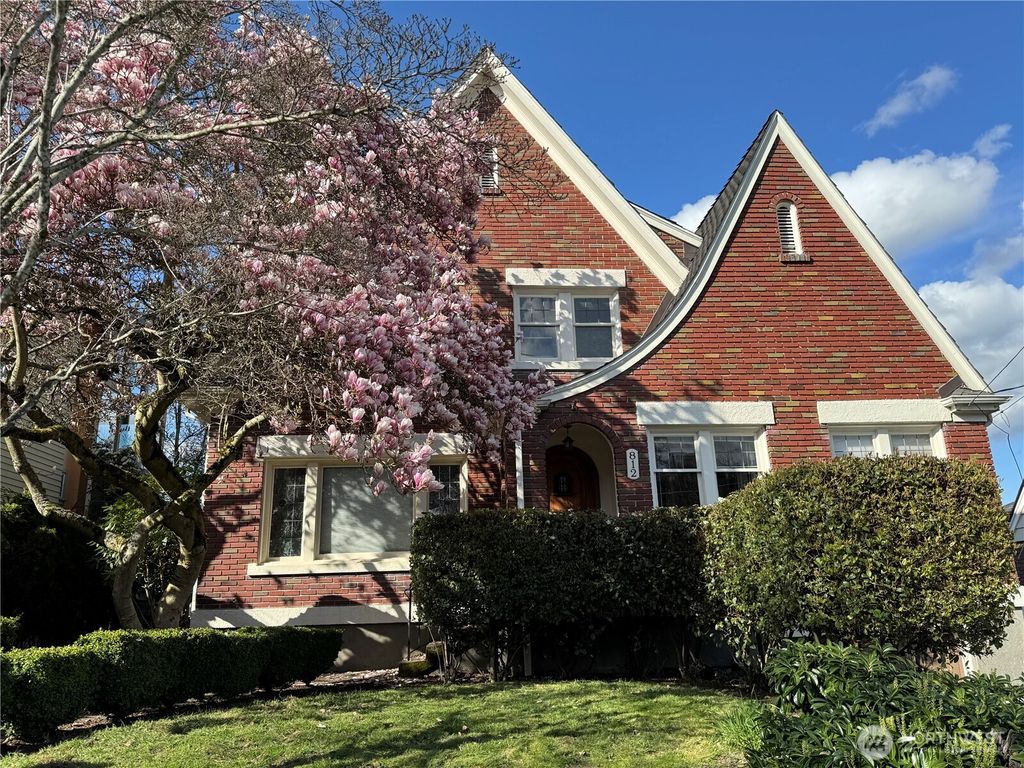 Photo of 812 W Barrett Street, Seattle, WA 98119 (MLS # 2367108)