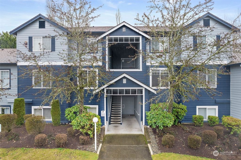 Photo of 10825 SE 200th Street #F203, Kent, WA 98031 (MLS # 2194078)