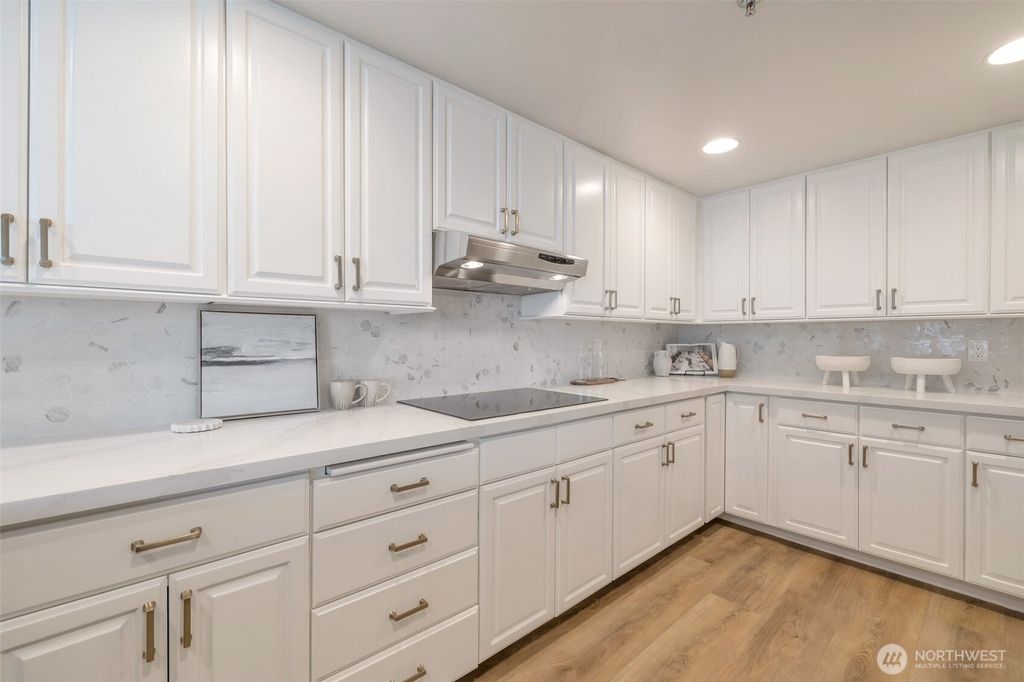 Photo of 177 107th Avenue NE #1708, Bellevue, WA 98004 (MLS # 2353243)