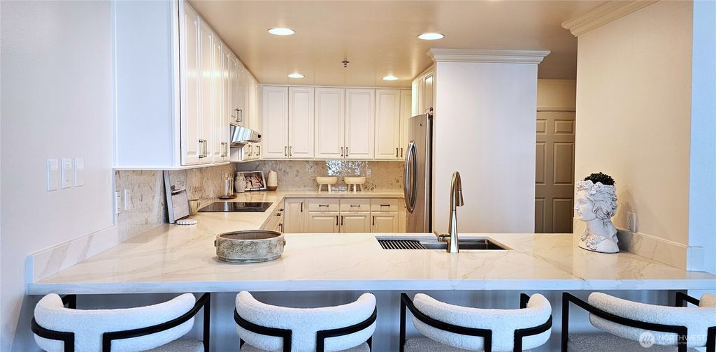 Photo of 177 107th Avenue NE #1708, Bellevue, WA 98004 (MLS # 2353243)