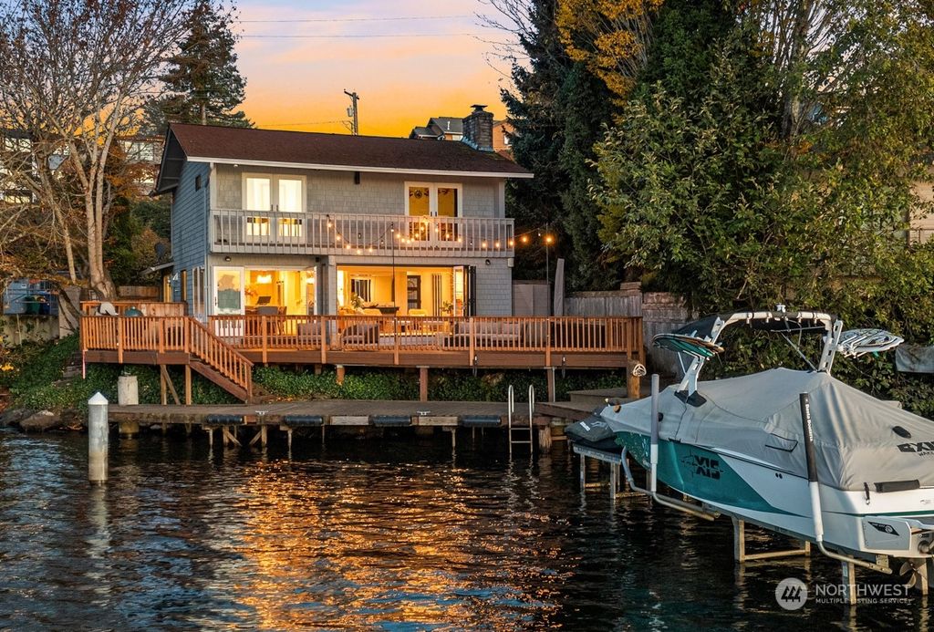 Photo of 3901 Lake Washington Boulevard N, Renton, WA 98056 (MLS # 2021062)