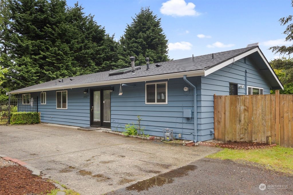 Photo of 5527 116th Avenue NE, Kirkland, WA 98033 (MLS # 2244685)