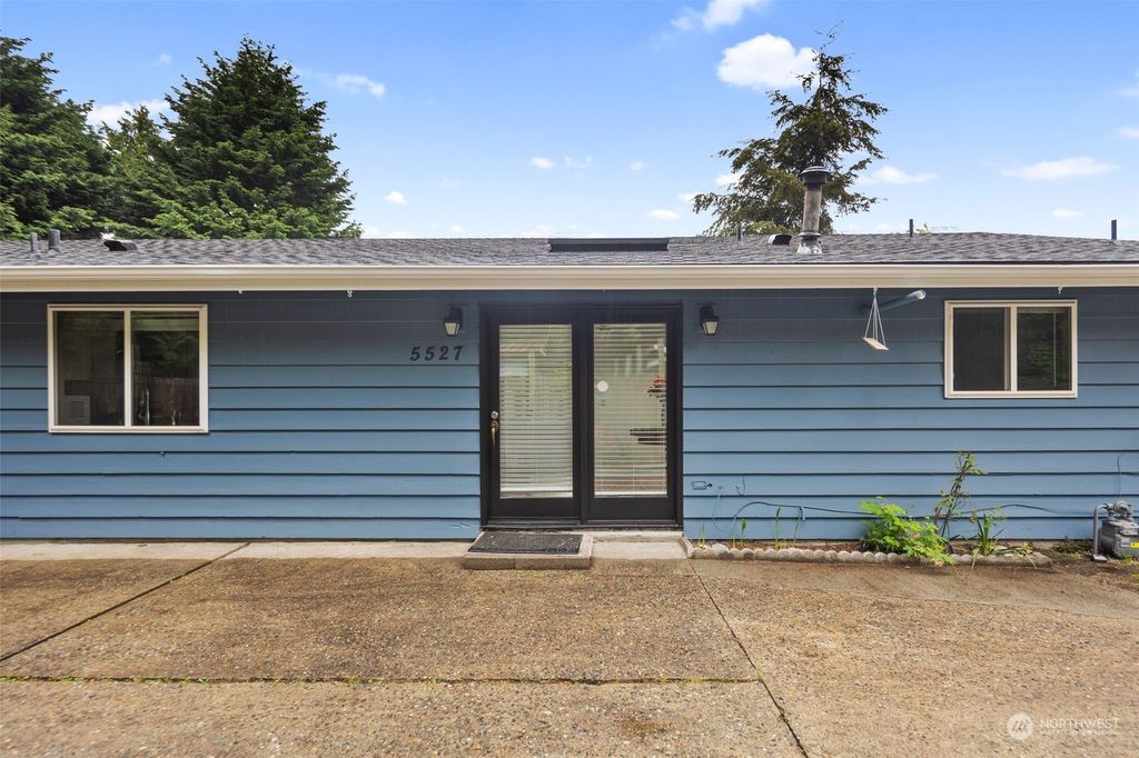 Photo of 5527 116th Avenue NE, Kirkland, WA 98033 (MLS # 2244685)