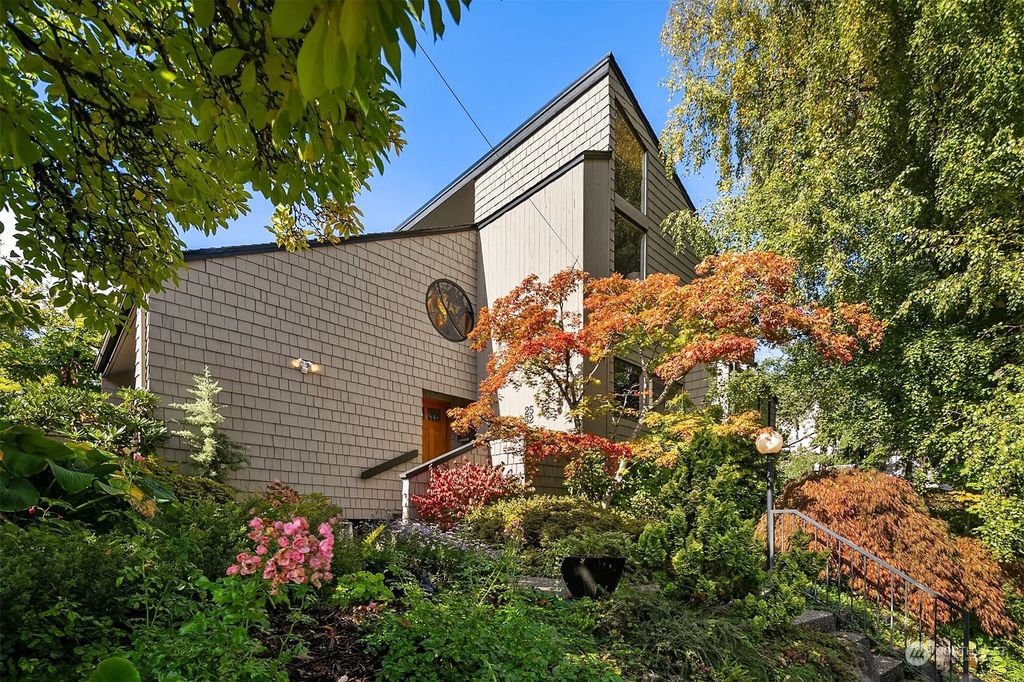 Photo of 2532 E McGraw Street, Seattle, WA 98112 (MLS # 2170950)
