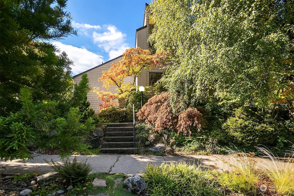 Photo of 2532 E McGraw Street, Seattle, WA 98112 (MLS # 2170950)
