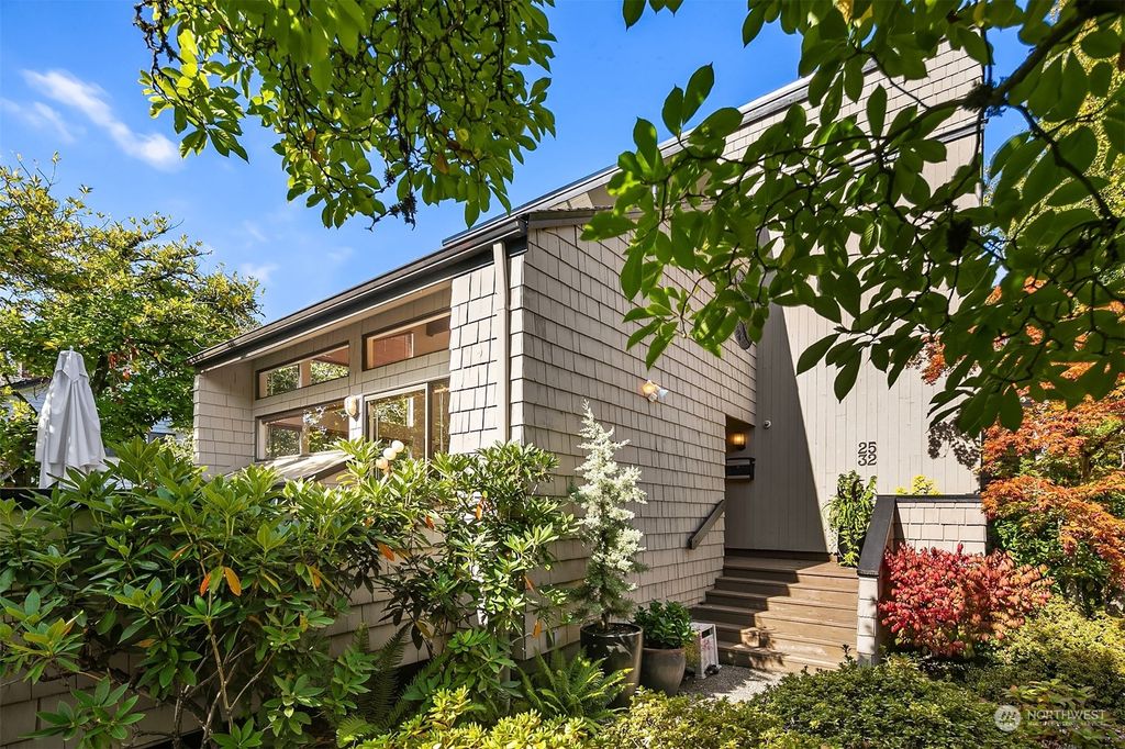 Photo of 2532 E McGraw Street, Seattle, WA 98112 (MLS # 2170950)