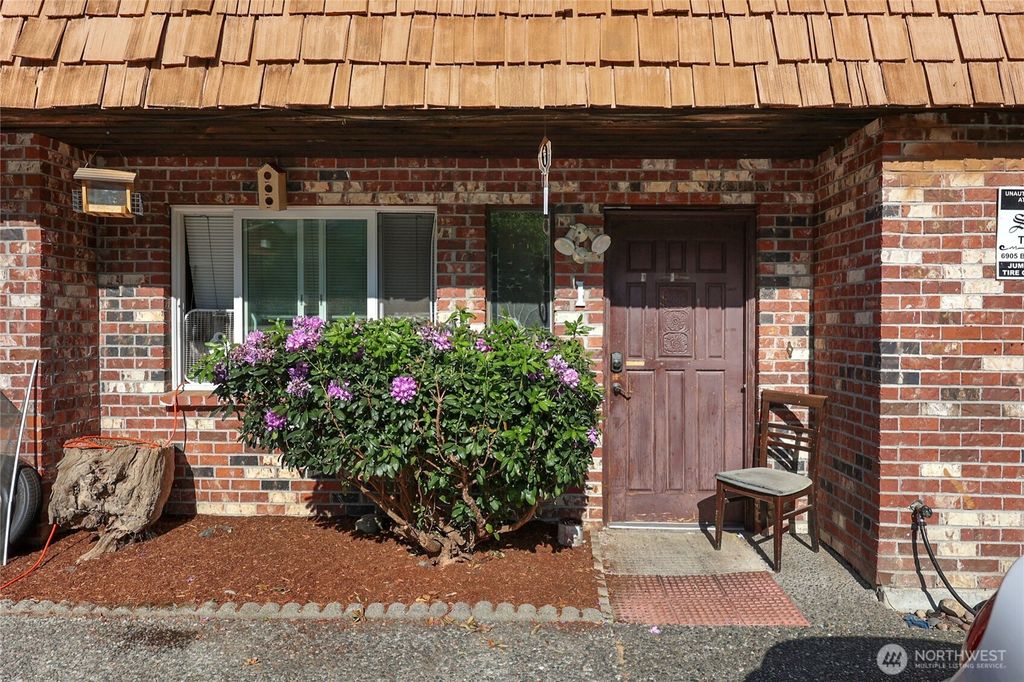 Photo of 12421 5th Avenue W, Everett, WA 98204 (MLS # 2390007)