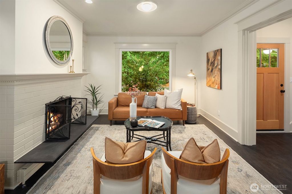 Photo of 602 18th Avenue E, Seattle, WA 98112 (MLS # 2521632)