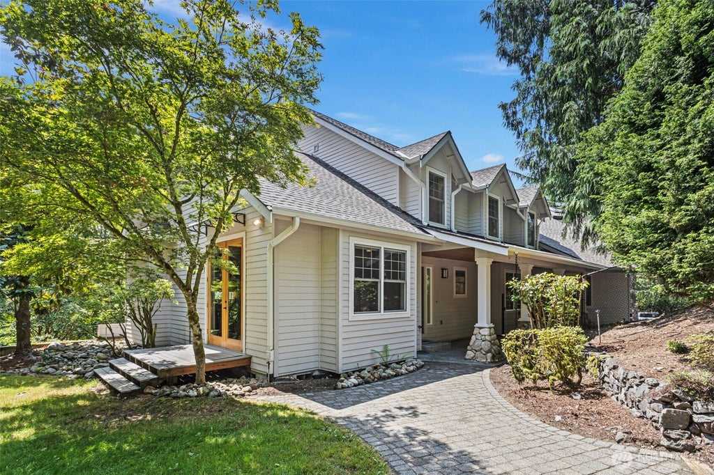 Photo of 16430 266th Avenue SE, Issaquah, WA 98027 (MLS # 2556430)