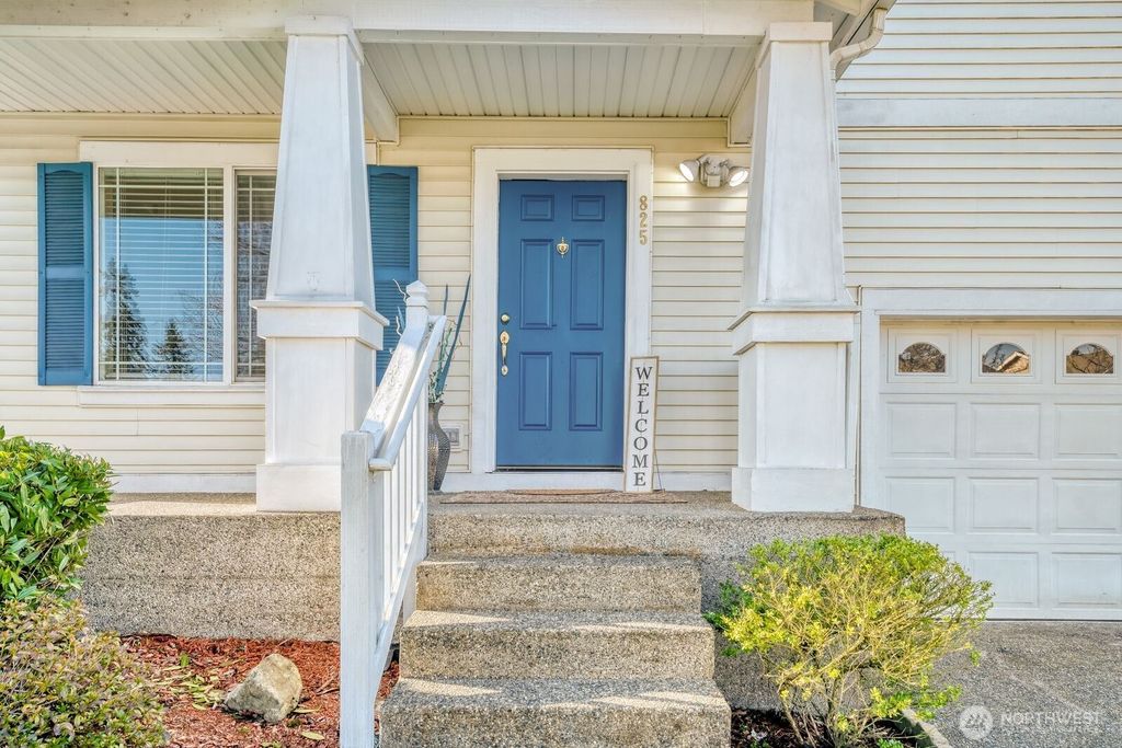 Photo of 825 SW 361st Street, Federal Way, WA 98023 (MLS # 2487094)