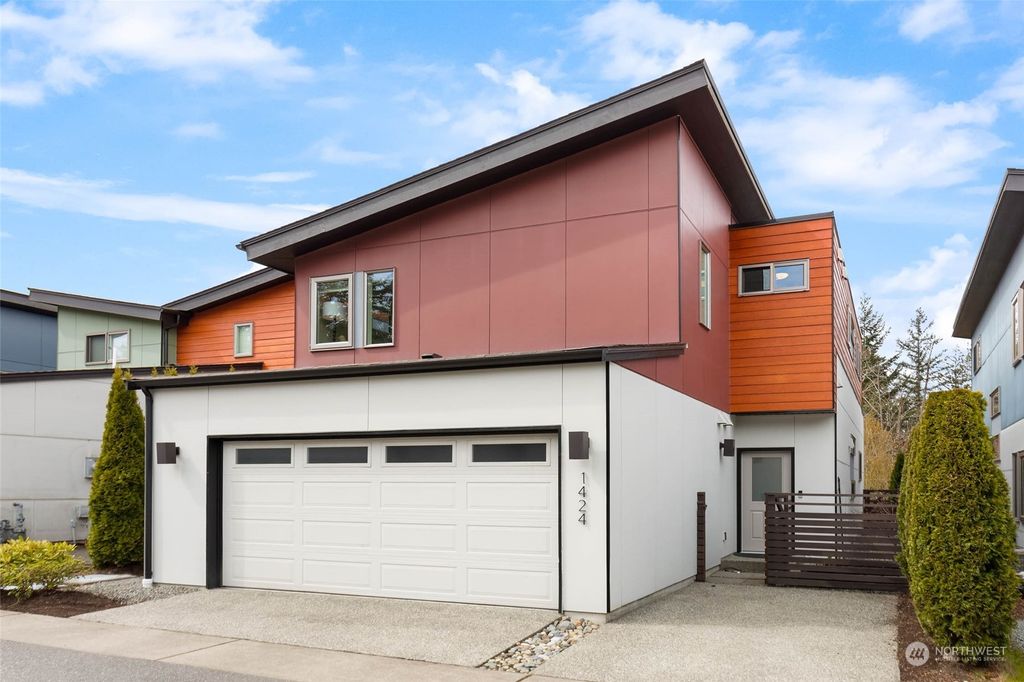 Photo of 1424 Hinoki Walk NE, Issaquah, WA 98029 (MLS # 2053961)