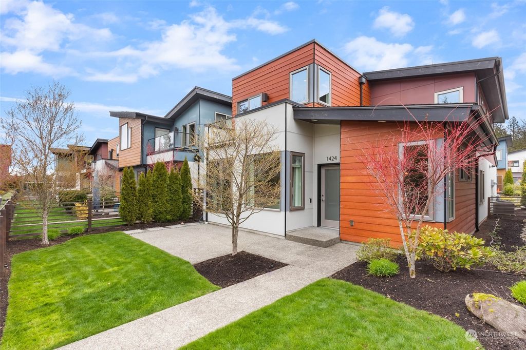 Photo of 1424 Hinoki Walk NE, Issaquah, WA 98029 (MLS # 2053961)