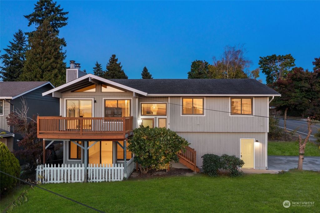 Photo of 1624 S 260th Street, Des Moines, WA 98198 (MLS # 2156264)