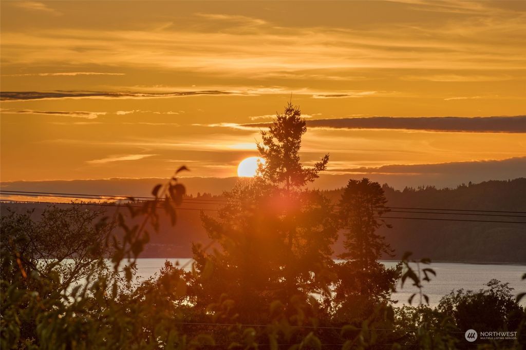Photo of 1624 S 260th Street, Des Moines, WA 98198 (MLS # 2156264)