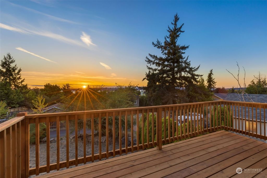 Photo of 1624 S 260th Street, Des Moines, WA 98198 (MLS # 2156264)