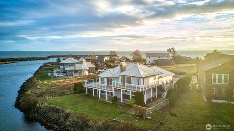 Photo of 1648 Harbor Seal Drive, Point Roberts, WA 98281 (MLS # 2557540)