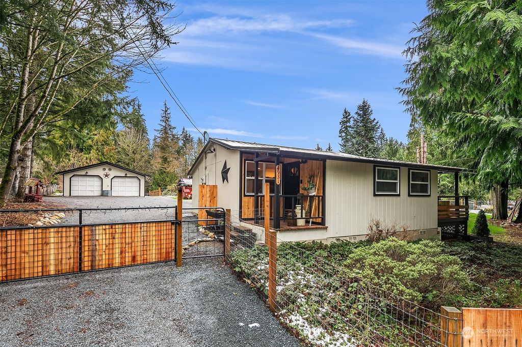 Photo of 4931 E Lake Bosworth Dr Dr, Snohomish, WA 98290 (MLS # 2201903)