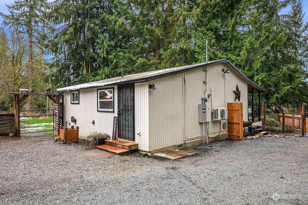 Photo of 4931 E Lake Bosworth Dr Dr, Snohomish, WA 98290 (MLS # 2201903)