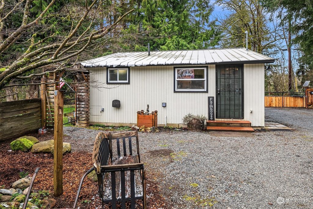 Photo of 4931 E Lake Bosworth Dr Dr, Snohomish, WA 98290 (MLS # 2201903)