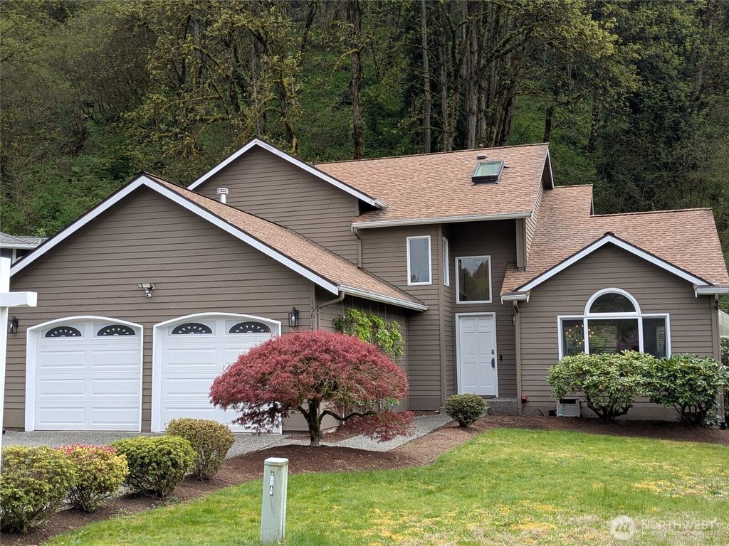 Photo of 15617 160th Court SE, Renton, WA 98058 (MLS # 2336833)