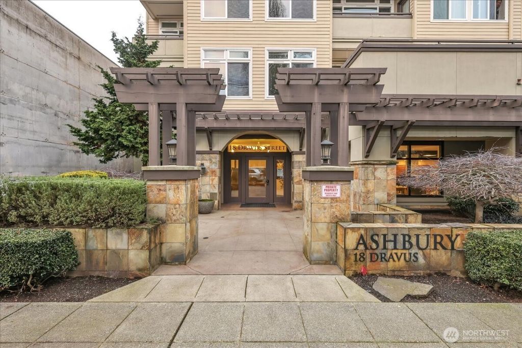 Photo of 18 Dravus Street #207, Seattle, WA 98109 (MLS # 2469525)