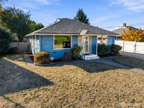 Photo of 622 S MacArthur Street, Tacoma, WA 98465 (MLS # 2586361)