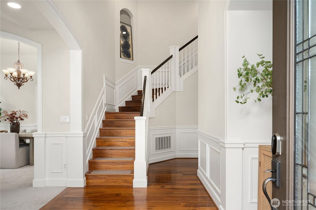 Photo of 10719 121st Place NE, Kirkland, WA 98033 (MLS # 2497357)