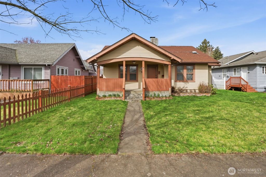 Photo of 607 21st ave Ave, Longview, WA 98632 (MLS # 2488833)