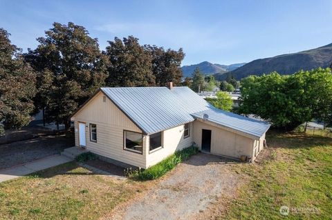 Photo of 318 Lombard Street, Twisp, WA 98856 (MLS # 2381180)