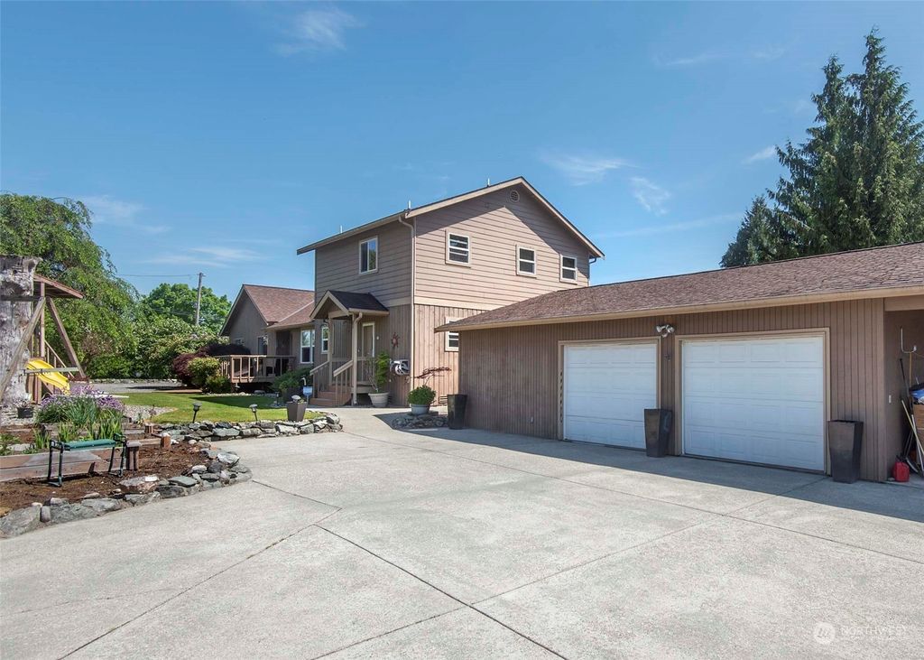 Photo of 15603 Broadway Avenue, Snohomish, WA 98296 (MLS # 2072487)