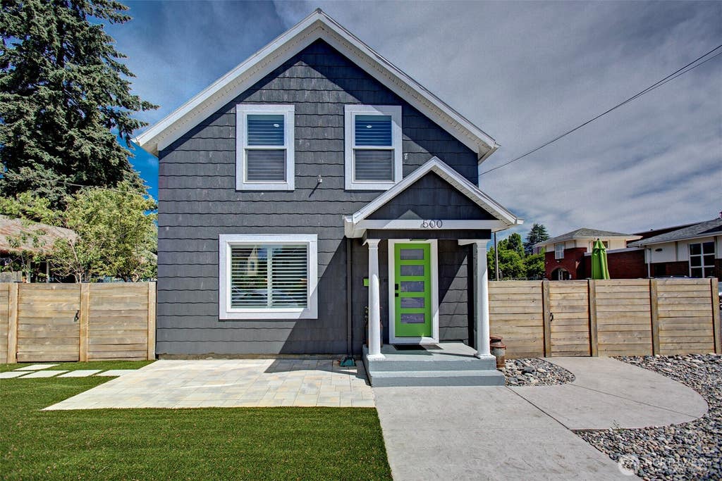 Photo of 500 W McLoughlin Boulevard, Vancouver, WA 98660 (MLS # 2564619)