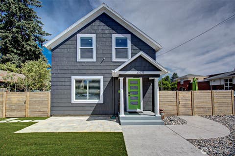 Photo of 500 W McLoughlin Boulevard, Vancouver, WA 98660 (MLS # 2564619)