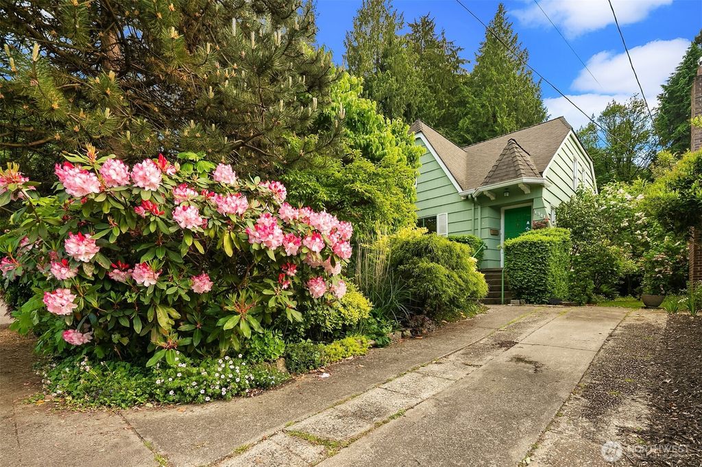 Photo of 1941 Boyer Avenue E, Seattle, WA 98112 (MLS # 2378436)