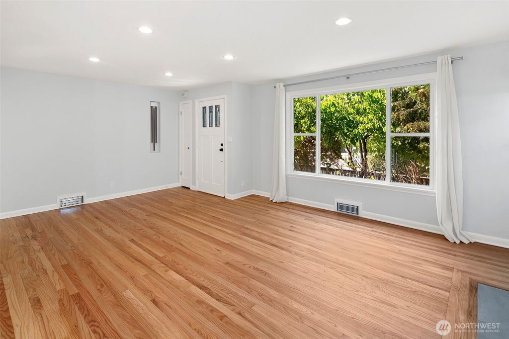 Photo of 9200 5th Avenue NE, Seattle, WA 98115 (MLS # 2439563)