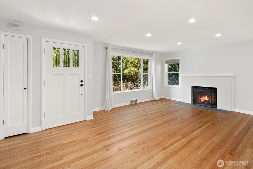 Photo of 9200 5th Avenue NE, Seattle, WA 98115 (MLS # 2439563)
