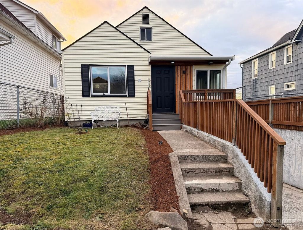 Photo of 3006 Nassau St, Everett, WA 98201 (MLS # 2491469)