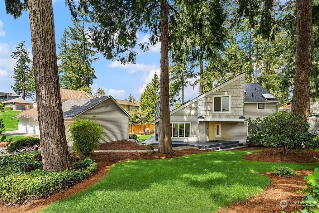 Photo of 11420 NE 104th Street, Kirkland, WA 98033 (MLS # 2065075)