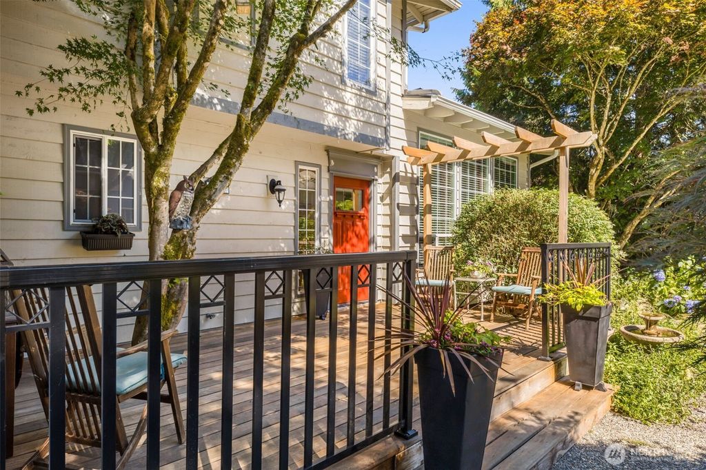 Photo of 18708 SE 43rd Street, Issaquah, WA 98027 (MLS # 2413851)