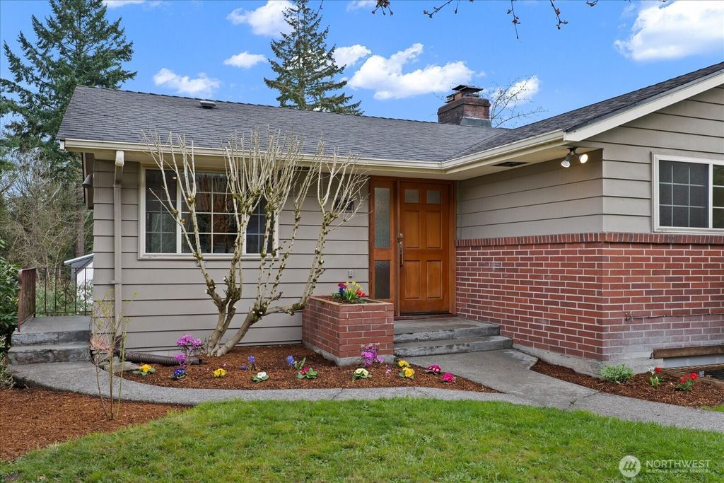 Photo of 12522 22nd Avenue NE, Seattle, WA 98125 (MLS # 2351415)