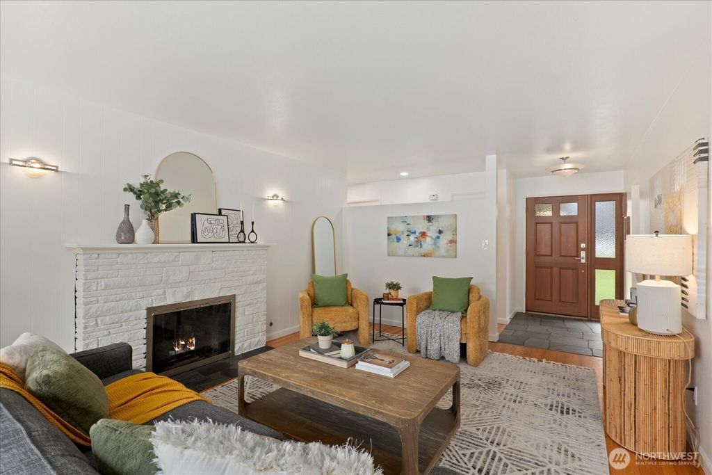 Photo of 12522 22nd Avenue NE, Seattle, WA 98125 (MLS # 2351415)