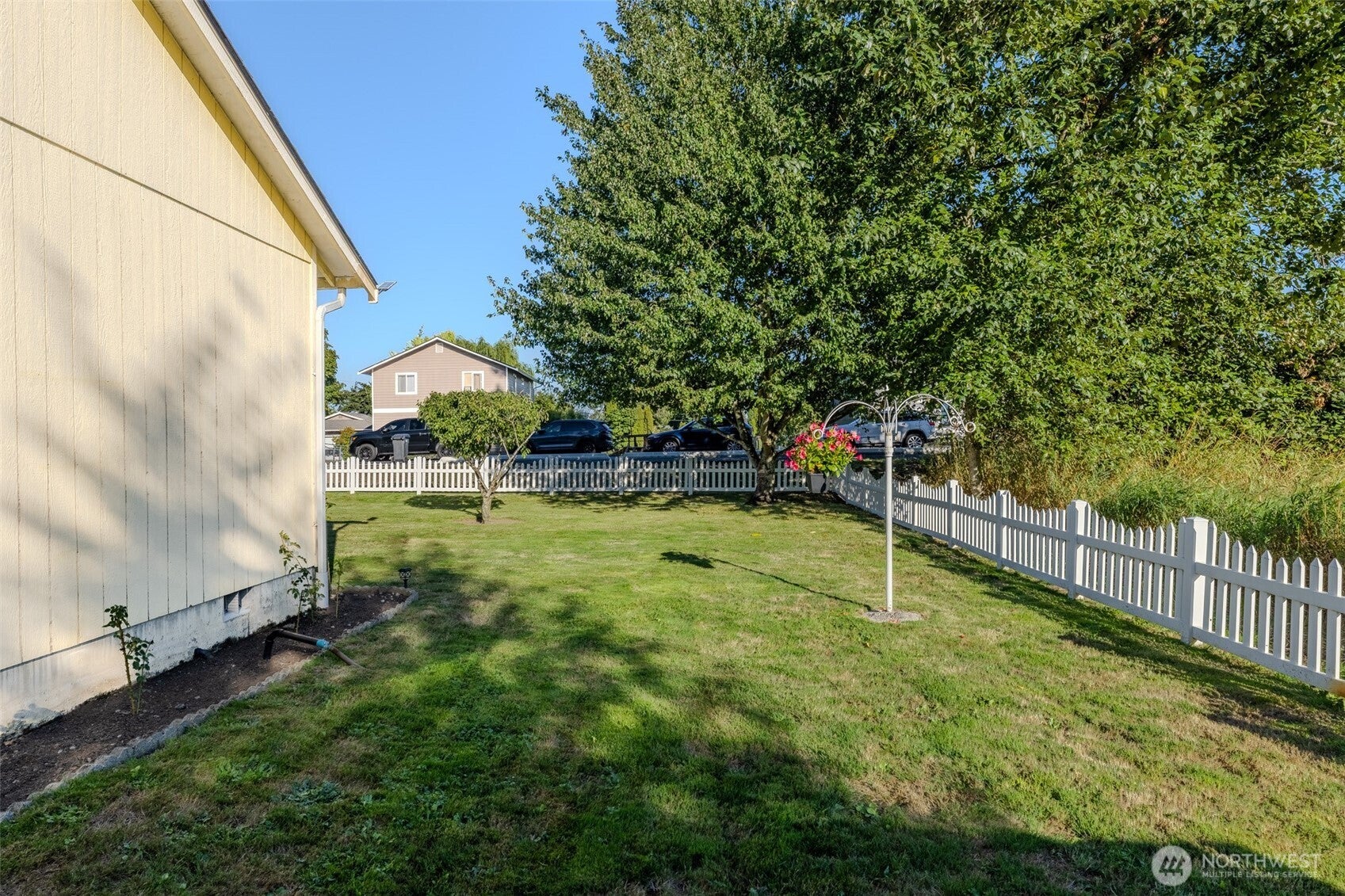 559 Algona Boulevard N