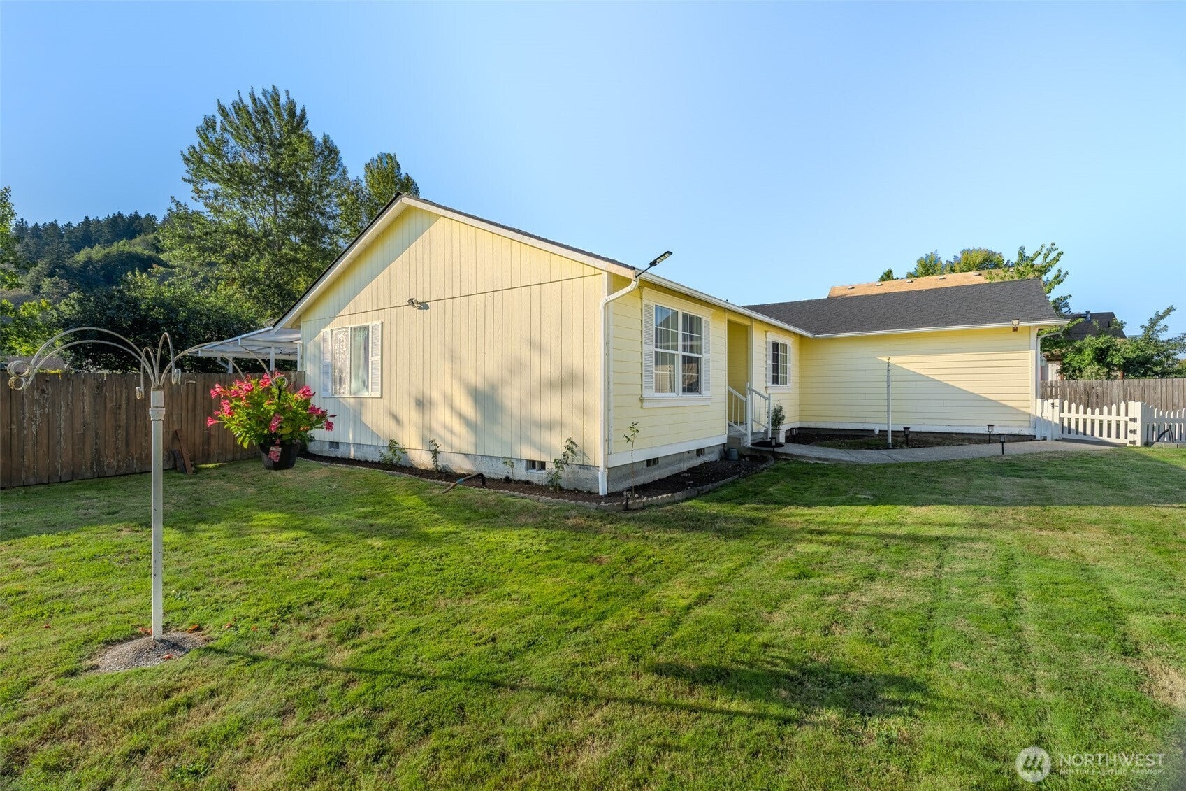 559 Algona Boulevard N